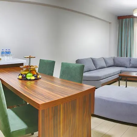 Termal'de Terasli Ve Sik 1+1 Daire Hotel