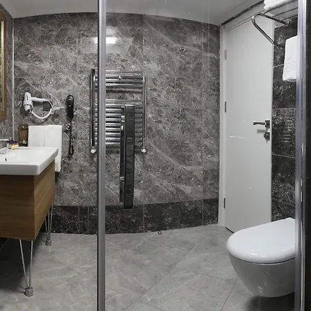 Termal'de Terasli Ve Sik 1+1 Daire Hotel